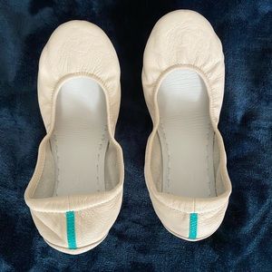 Tieks Ballet Flats/ Shoes in Cream size 8, classic style in leather